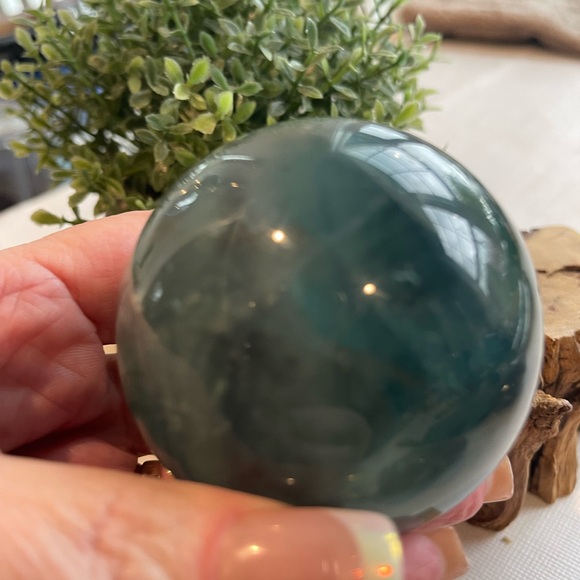 Green Fluorite Sphere 1.16lb 2.3 " - Picture 6 of 6